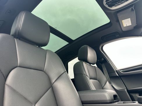Certified 2026 Porsche Macan AWD/4WD image 18