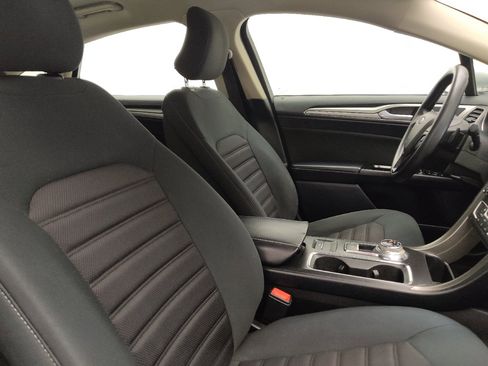 Used 2019 Ford Fusion SE FWD image 21