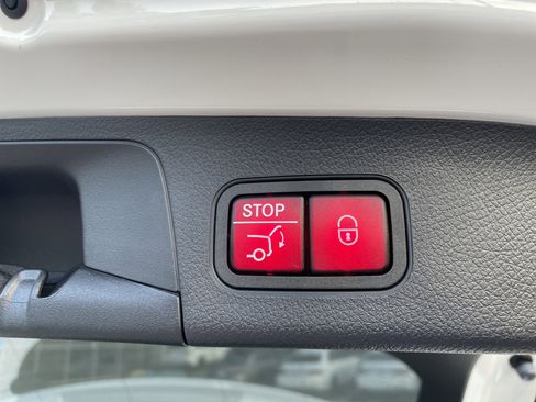 Certified 2025 Mercedes-Benz GLA 250 4MATIC image 11