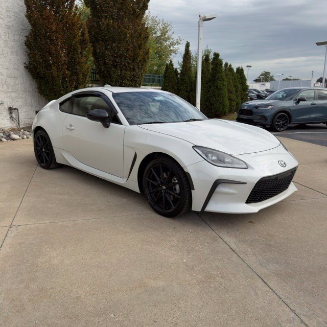 Used 2024 Toyota GR86 Premium RWD image 8