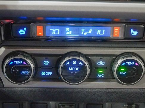 Used 2017 Toyota Tacoma Limited w/ Tow Package image 31