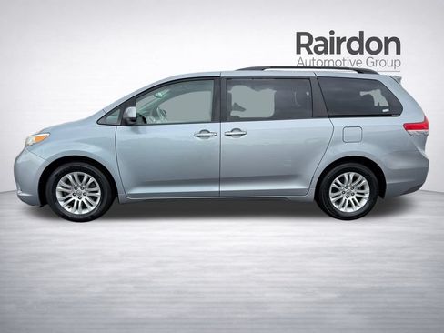Used 2012 Toyota Sienna XLE FWD image 4