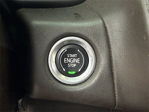 Used 2022 GMC Yukon SLT w/ SLT Premium Package image 22