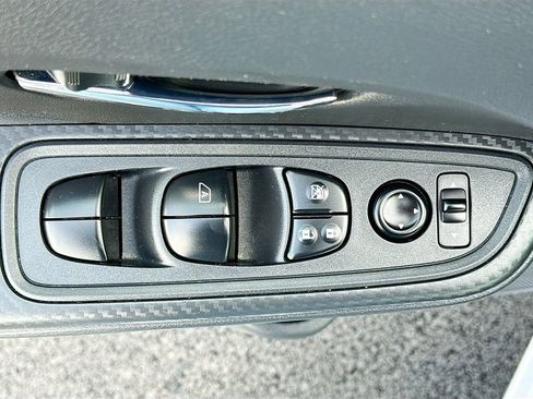 Used 2024 Nissan Versa SV w/ Trunk Package image 24