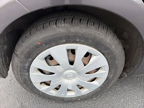 Used 2017 Toyota Yaris L image 23