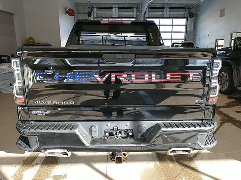 Used 2020 Chevrolet Silverado 1500 LT Trail Boss w/ Convenience Package image 4