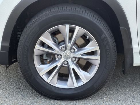 Used 2015 Toyota Highlander XLE AWD/4WD image 34