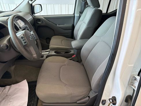 Used 2015 Nissan Frontier SV AWD/4WD image 9