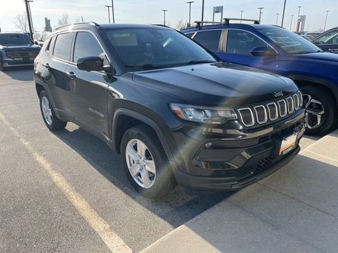 Used 2022 Jeep Compass Latitude w/ Sun and Sound Group AWD/4WD image 1