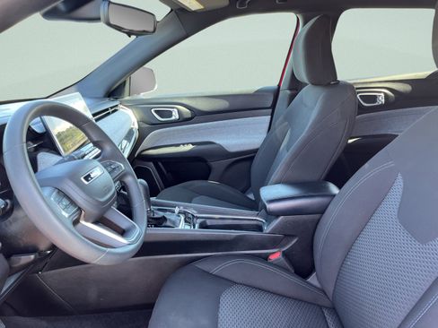 Used 2023 Jeep Compass Sport image 14