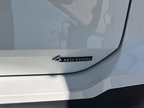 New 2025 Volkswagen Tiguan SE image 23