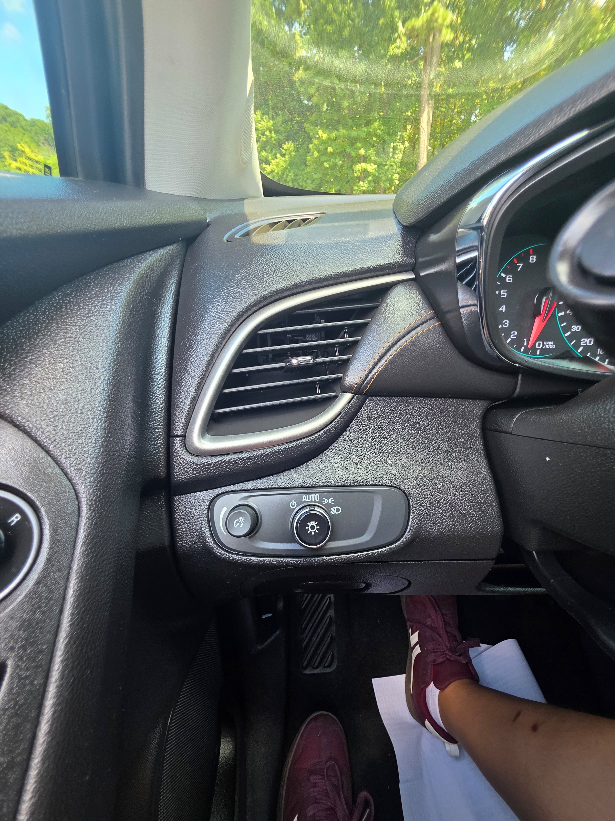 Used 2020 Chevrolet Trax LT w/ LT Convenience Package FWD image 13