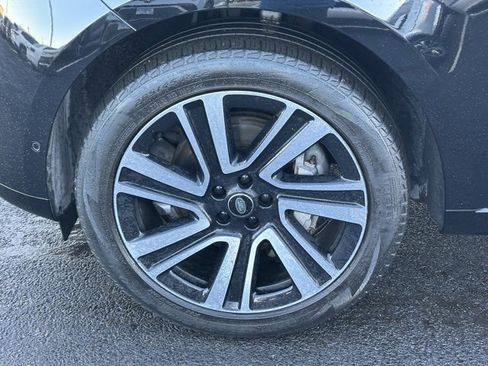 Used 2023 Land Rover Range Rover SE image 12