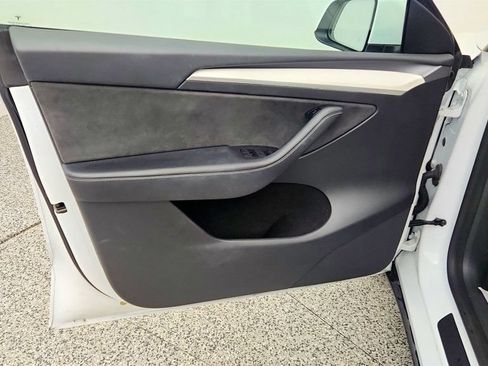 Used 2022 Tesla Model Y Long Range AWD/4WD image 11