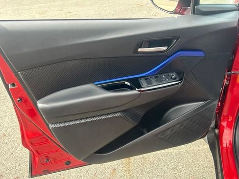 Used 2021 Toyota C-HR XLE FWD image 17