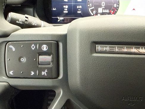 Used 2025 Land Rover Defender 110 X-Dynamic SE AWD/4WD image 11