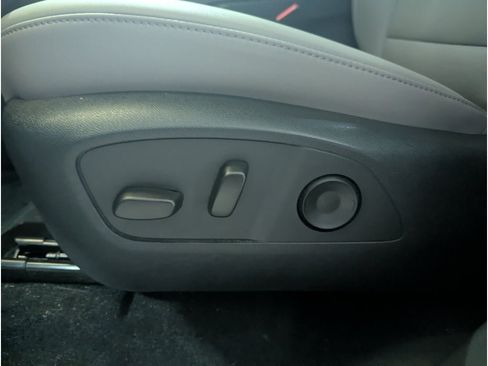 Used 2025 GMC Acadia Elevation w/ Elevation Premium Package FWD image 13
