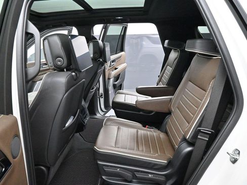 Used 2025 GMC Yukon Denali Ultimate AWD/4WD image 33