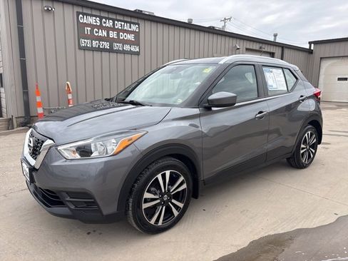 Used 2020 Nissan Kicks SV image 3