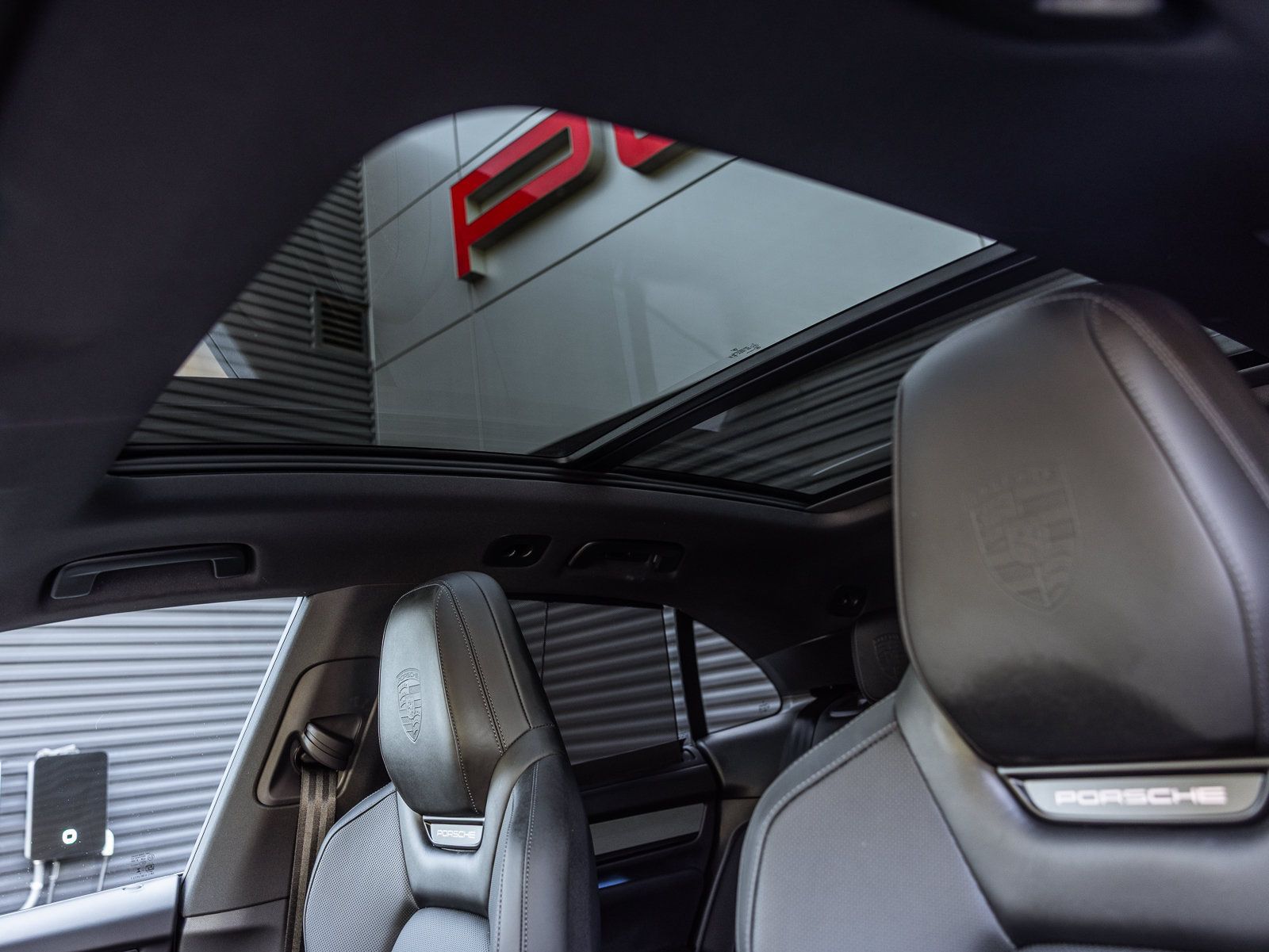 Certified 2025 Porsche Macan 4 Electric AWD/4WD image 18