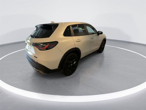 Used 2023 Honda HR-V Sport image 8