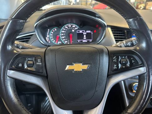 Used 2020 Chevrolet Trax LT w/ LT Convenience Package AWD/4WD image 34