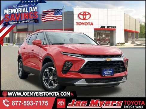 Used 2025 Chevrolet Blazer LT FWD image 1