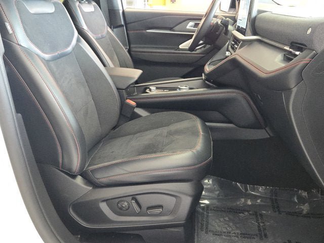 Used 2025 Ford Explorer ST AWD/4WD image 3