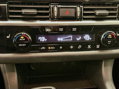 Used 2025 Nissan Pathfinder SV AWD/4WD image 24