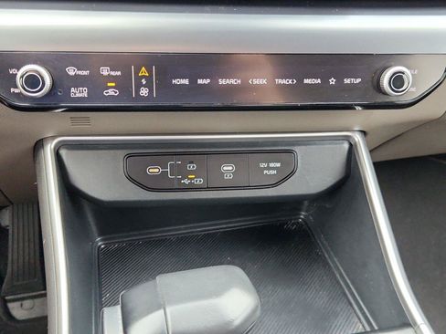 Used 2025 Kia Carnival FWD image 25