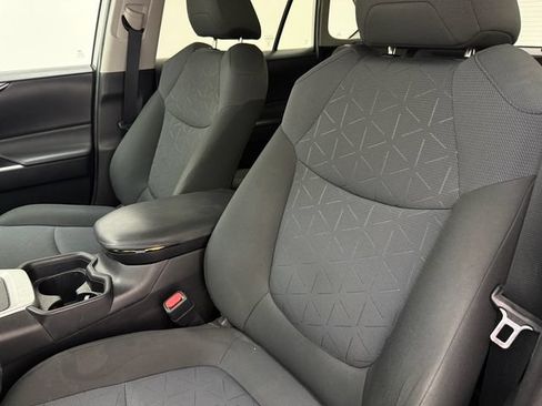 Used 2020 Toyota RAV4 XLE FWD image 14