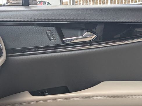 Used 2022 Lincoln Nautilus FWD w/ Premium Package image 28