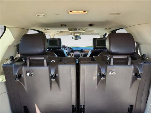 Used 2011 Cadillac Escalade Platinum image 13