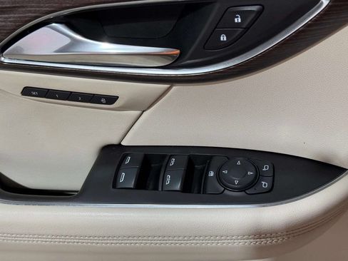Used 2021 Buick Envision Avenir w/ Technology Package II AWD/4WD image 9