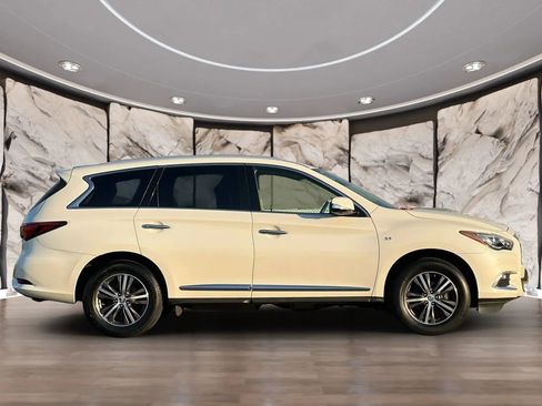 Used 2019 INFINITI QX60 Luxe w/ Essential Package image 6