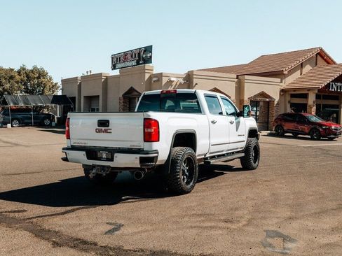 Used 2018 GMC Sierra 2500 Denali w/ Duramax Plus Package AWD/4WD image 7