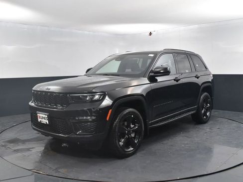 New 2025 Jeep Grand Cherokee Limited w/ Black Appearance Package AWD/4WD image 4