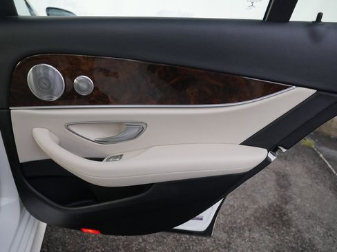 Used 2019 Mercedes-Benz E 300 4MATIC image 38