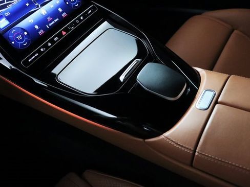 Used 2024 Mercedes-Benz SL 55 AMG 4MATIC w/ Driver Assistance Package image 25