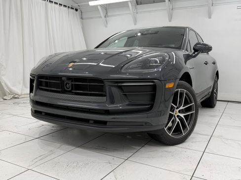Certified 2025 Porsche Macan image 8