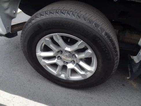 Used 2022 Chevrolet Silverado 1500 LT AWD/4WD image 14
