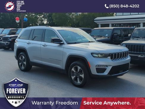 Used 2022 Jeep Grand Cherokee Limited 4xe w/ Luxury Tech Group II AWD/4WD image 8
