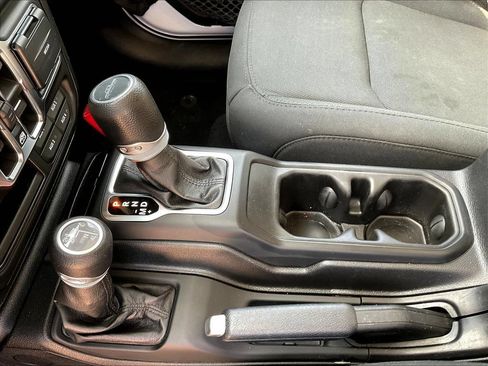 Used 2021 Jeep Gladiator Sport AWD/4WD image 19