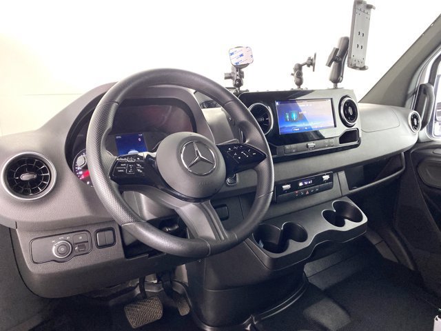 Used 2025 Mercedes-Benz Sprinter 2500 image 17