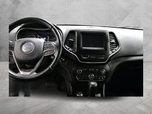 Used 2019 Jeep Cherokee Latitude Plus w/ Comfort/Convenience Group AWD/4WD image 2