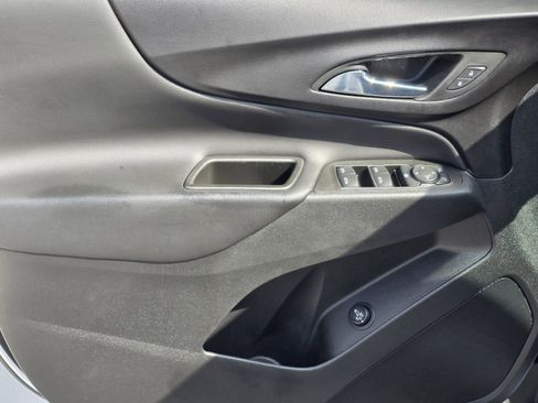 Used 2022 Chevrolet Equinox LT FWD image 15