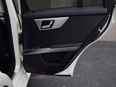 Used 2010 Mercedes-Benz GLK 350 4MATIC image 48