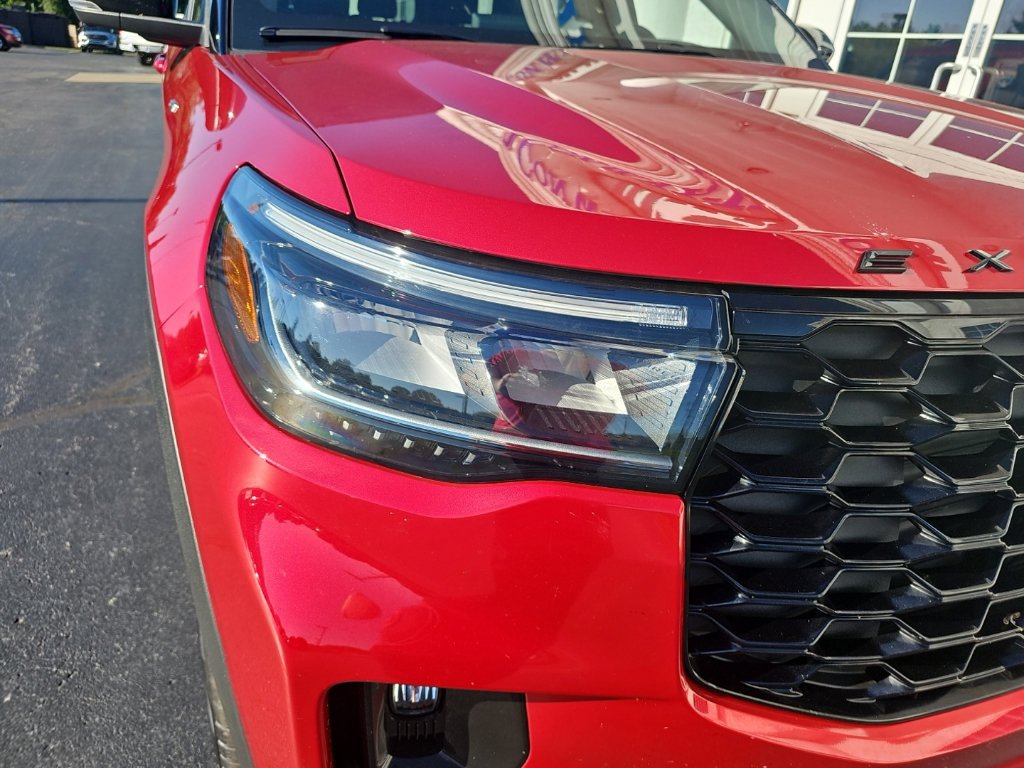 Used 2025 Ford Explorer ST-Line w/ ST-Line Street Pack AWD/4WD image 7