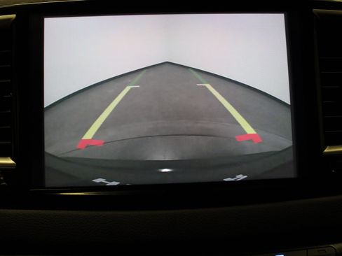 Used 2024 Chrysler Pacifica Touring-L FWD image 27