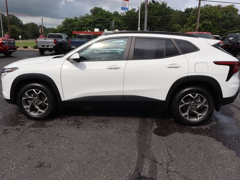 Used 2024 Chevrolet Trax LT w/ Driver Confidence Package FWD image 29